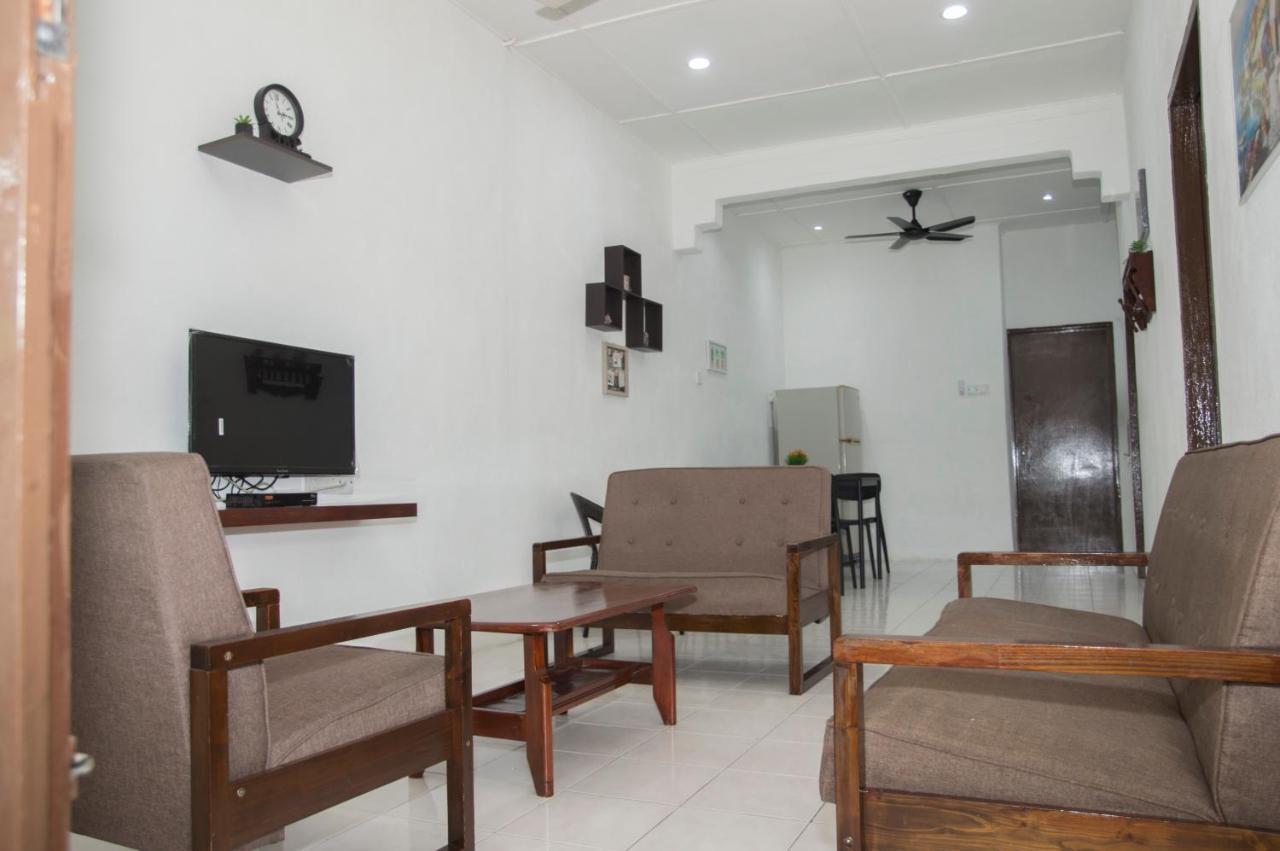 Wy Impian Homestay Букит-Мертаджам Экстерьер фото